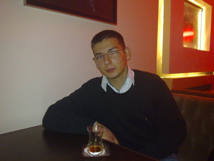 Хочу познакомиться. Mustafa из Турции, İzmir, 32